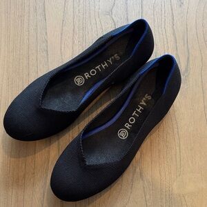 Rothy's Women's Black and Blue Flats